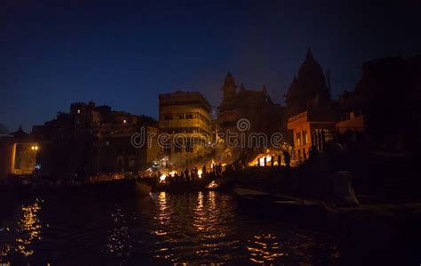 Cremation ghat in Varanasi editorial photo. Image of ceremony - 18042851