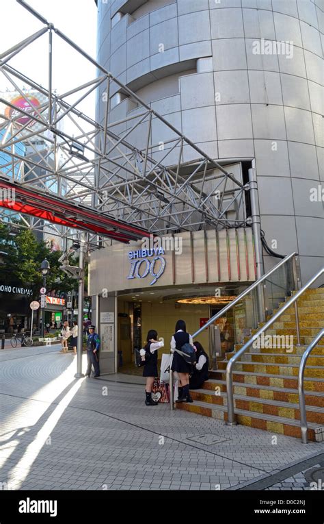 Shopping in Shibuya, Tokyo Stock Photo - Alamy