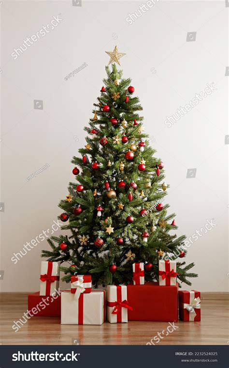 66,589 Big Christmas Tree Royalty-Free Images, Stock Photos & Pictures ...