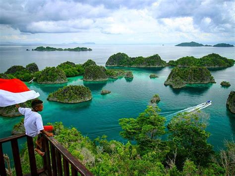 Jelajahi 7 Pantai di Indonesia yang Manjakan Mata - Dokter Bandung