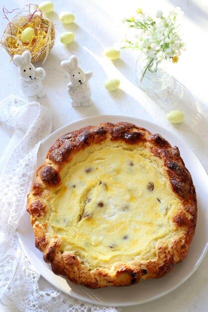 Premium Photo | Pasca - traditional romanian easter bread with cheese ...