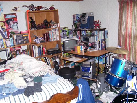 EXTREMELY MESSY room by Twilightof87 on DeviantArt