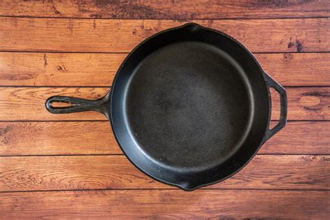 Pizza Stone vs Cast Iron: Which is Best for Perfect Crusts? - Pizzaware