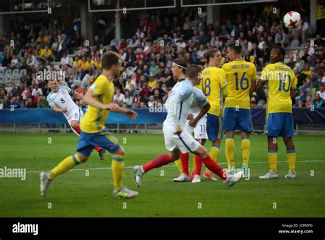 Free kick james ward prowse hi-res stock photography and images - Alamy