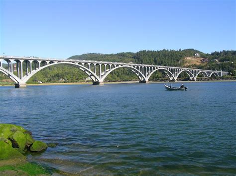 Rogue River Bridge (Gold Beach, 1932) | Structurae