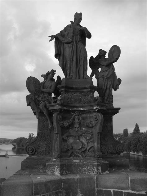 Charles Bridge statues and Bridge towers | Radio Prague International