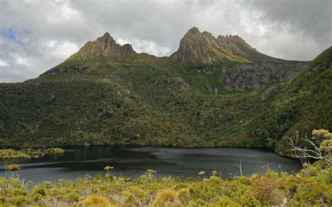 Beautiful Cradle Mountain and the Tasmanian Wilderness