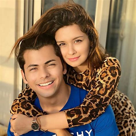 Avneet Kaur And Siddharth Nigam's Relationship Details! | IWMBuzz