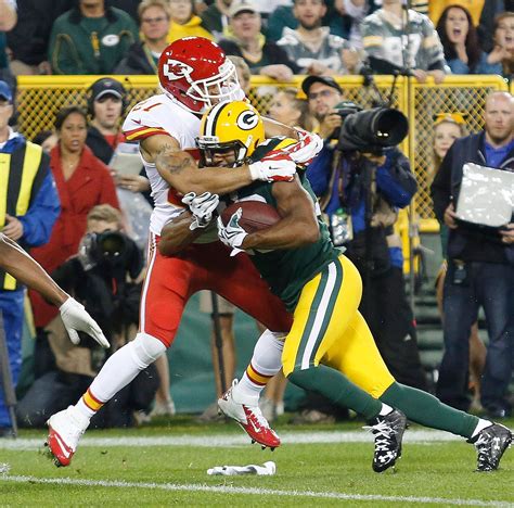 Making a push - Photos: Packers vs. Chiefs - ESPN