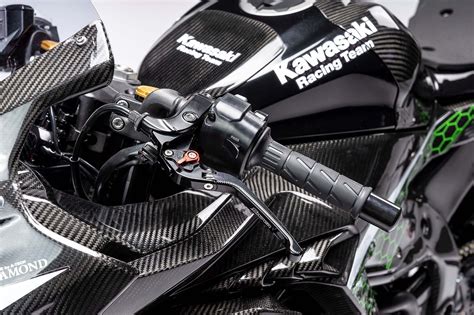 MEGA GALLERY: 2020 Kawasaki Ninja ZX-25R carbon fibre race bike - BikesRepublic.com