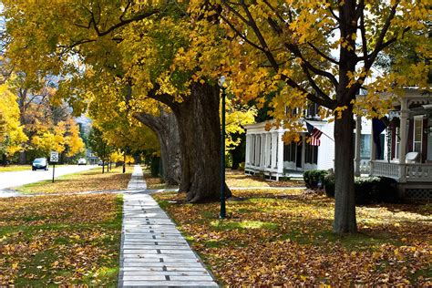 7 Best Small US Towns for a Fall Trip