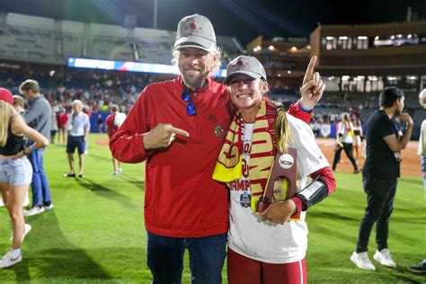 How do you like OU softball now? Watch Toby Keith sing with Sooners after NCAA title - Yahoo Sports