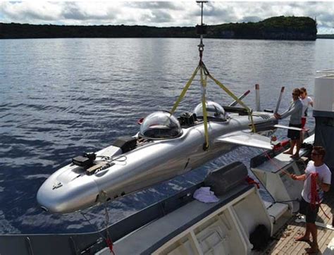 "Fly" underwater in an aerobatic submarine! - Model Airplane News