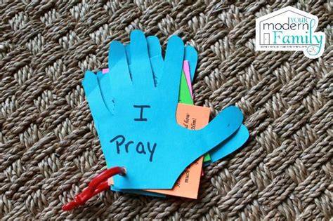 DIY prayer hands for kids - Your Modern Family | Bible school crafts ...