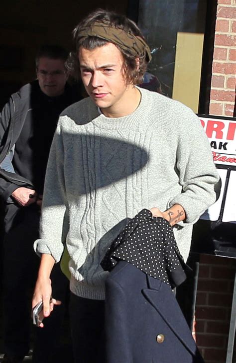 'Are You Hungry?': Harry Styles Offers Food To Paparazzi (WATCH)