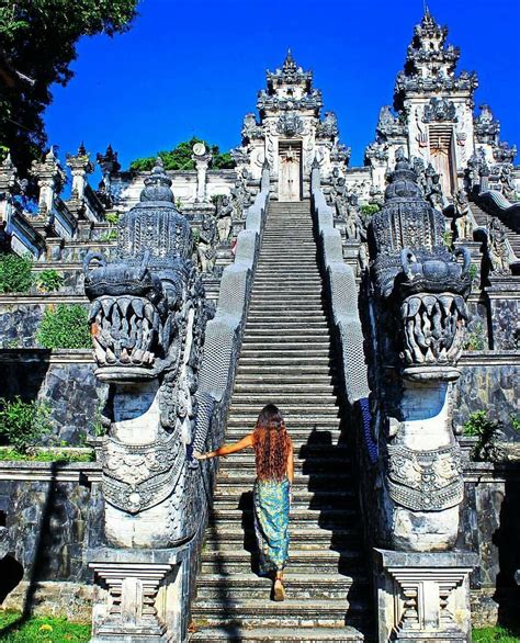 Lempuyang temple ~ Bali, Indonesia Photo: @juntos_viajando Congrats! Founders...