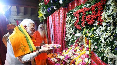 PM Modi offers prayers to Ram Lalla, reviews progress of Ram temple ...