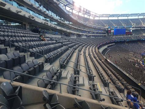 Section 239 at MetLife Stadium for Giants & Jets Games - RateYourSeats.com