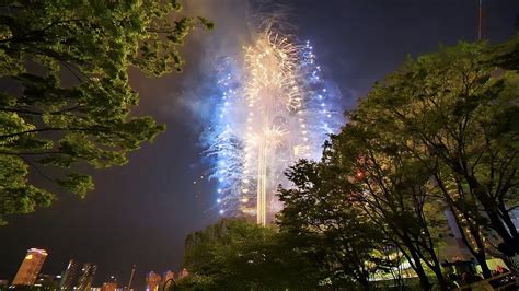 2019 Lotte World Tower Fireworks Festival / 롯데월드타워 불꽃축제 - YouTube