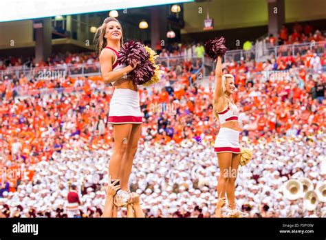 Seminoles football cheerleaders hi-res stock photography and images - Alamy