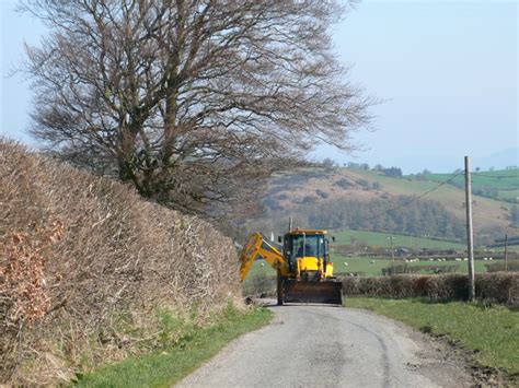 Ditch-digging © Eirian Evans cc-by-sa/2.0 :: Geograph Britain and Ireland