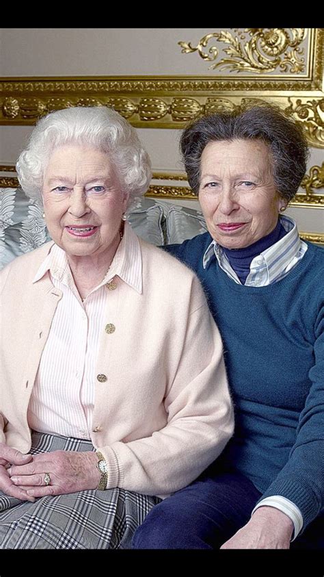 Pin by Judy Mundt on The Royals | Queen elizabeth photos, Her majesty ...