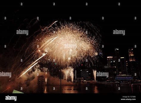 Singapore New Year fireworks Stock Photo - Alamy