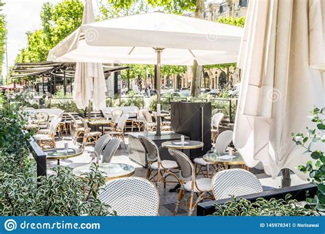 An Outdoor Cafe or Restaurant in Paris, France. Stock Image - Image of ...