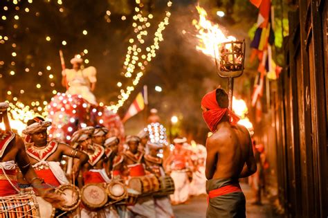 Esala Perahera in Kandy | Wonders of Ceylon