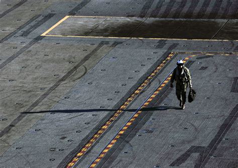 Flight deck of USS Nimitz (CVN-68) [3059 x 2172] | Military images, Uss nimitz, Flight deck