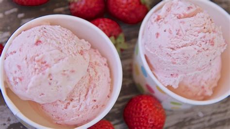 Easy Homemade Strawberry Ice Cream Recipe