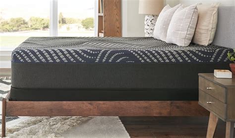 Sealy Posturepedic Plus Hybrid - Mattress Reviews | GoodBed.com