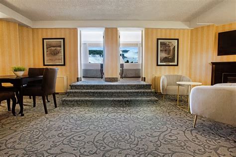 CROWNE PLAZA NIAGARA FALLS-FALLSVIEW, AN IHG HOTEL $72 ($̶2̶5̶8̶ ...