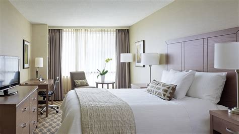 Chelsea Hotel | Toronto, Ontario - Frontier Canada