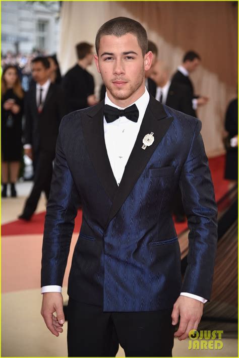 Nick Jonas Suits Up For Met Gala 2016: Photo 3646423 | Nick Jonas ...