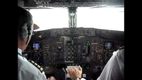 Takeoff Boeing 737-400, cockpit view - YouTube