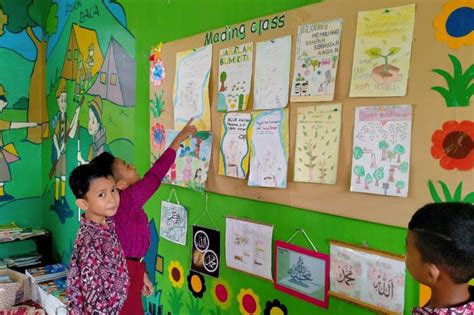 Budaya Baca Meningkat, Sekolah ini Buat Mading Kelas