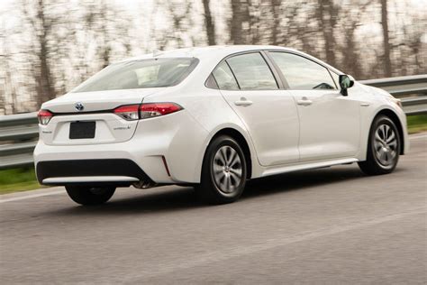 The 2020 Toyota Corolla Hybrid requires few sacrifices to save gas - CNET