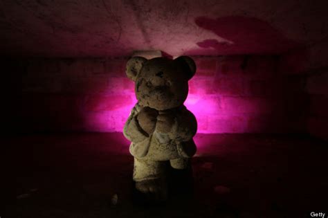 16 Of The Creepiest Photos Of Teddy Bears (PHOTOS) | HuffPost Entertainment