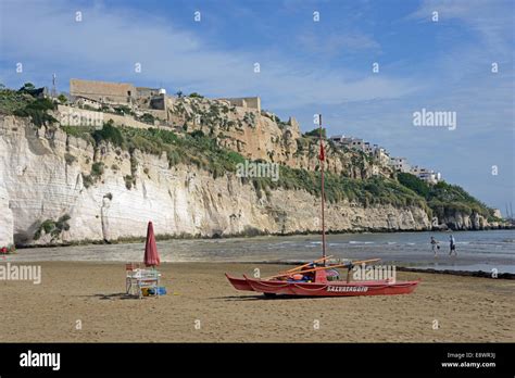 Pizzomunno beach, Vieste, Puglia, Italy Stock Photo - Alamy