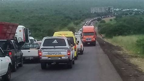 THECOCONUTWHISPERER : South Africa: Queues 25km long at the Mozambique ...