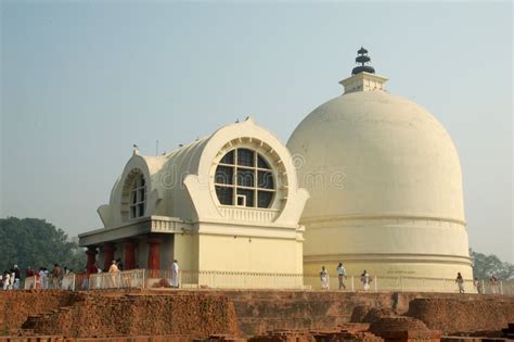 Parinirvana Stupa and Temple, Kushinagar, India Editorial Photo - Image of structure, temple ...