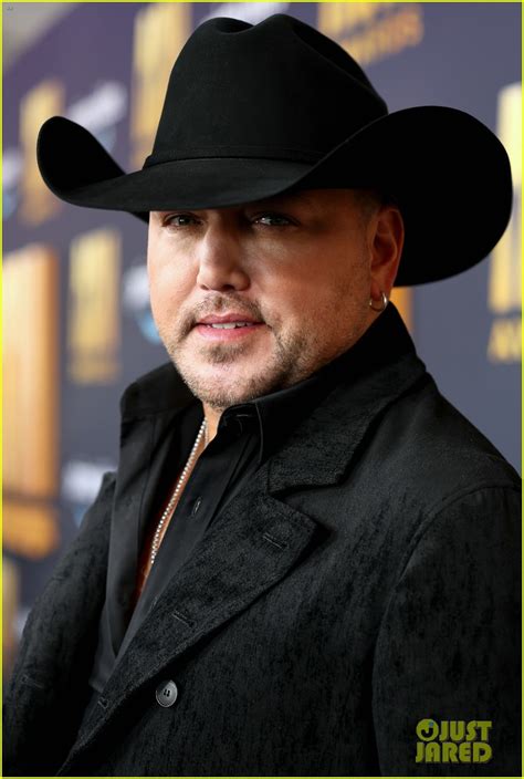 Jason Aldean Walks ACM Award 2022 Carpet with Wife Brittany: Photo 4718259 | Jason Aldean Photos ...