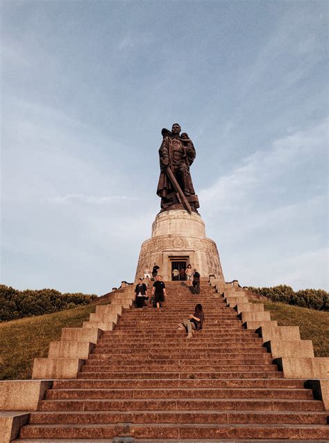 Berlin's Soviet War Memorial in Treptower Park | Chelsea Dinen