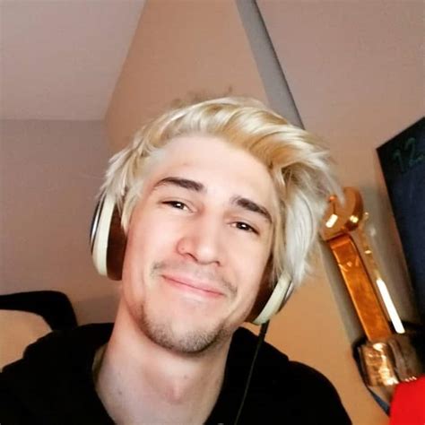 xQc bio: girlfriend, house, ban, brother, controversies, disability Tuko.co.ke