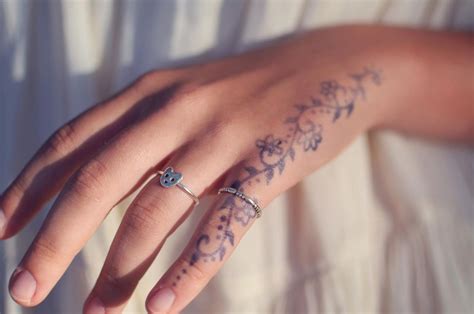 Pin by Vanette Nel on Tattoo ideas | Hand tattoos for women, Small hand ...