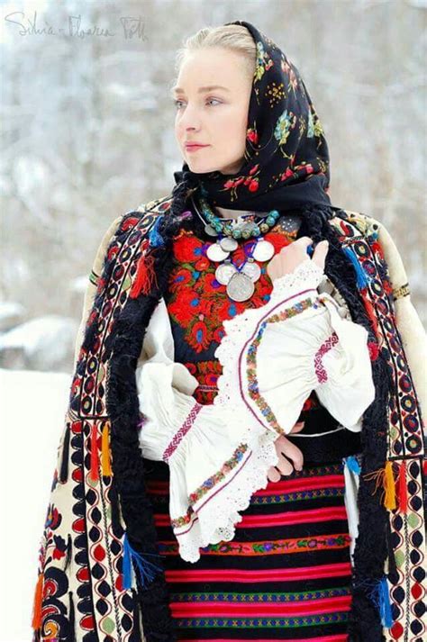 Awesome Romanian traditional clothing | Romanian clothing, Romanian ...