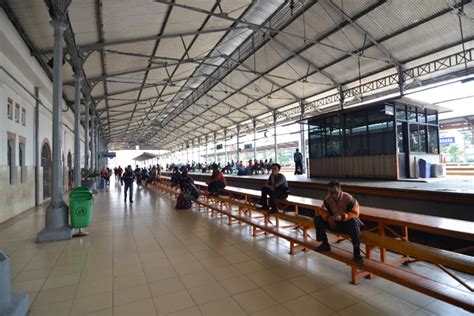 Stasiun Jatinegara - THE COLOUR OF INDONESIA