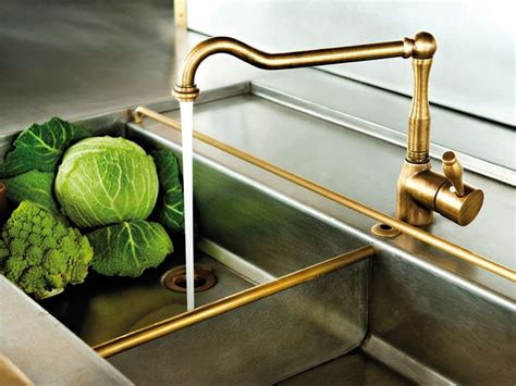 Stainless Steel Sink With Brass Faucet - ERIGIESTUDIO