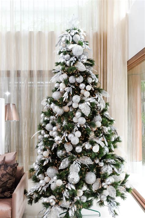 Pictures Of White Christmas Trees